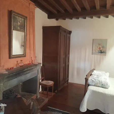 Alojamento de Acomodação e Pequeno-almoço La Tour Richelieu 3*