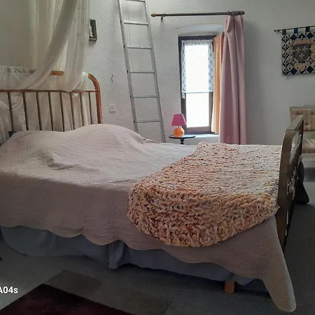 La Tour Richelieu Bed & Breakfast 3*