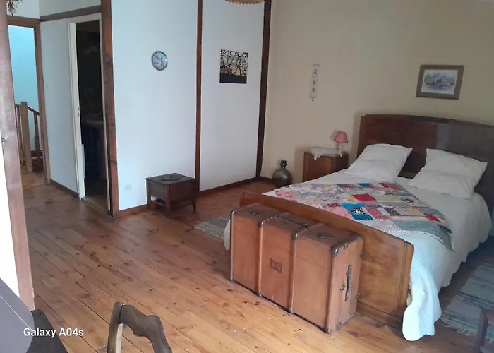 La Tour Richelieu Les Martres-de-Veyre