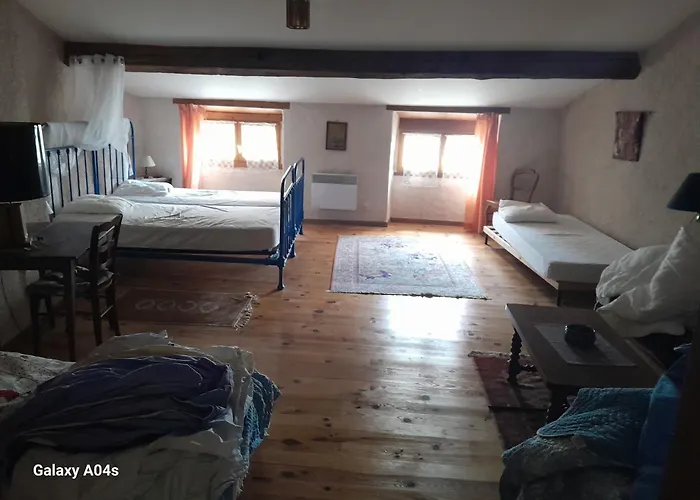 La Tour Richelieu Bed & Breakfast Les Martres-de-Veyre